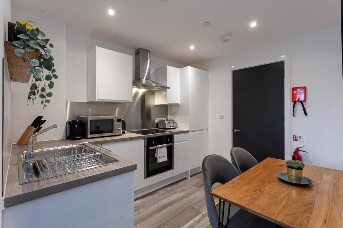 Stunning 2 Bed Flat 5Min To Old Trafford Stadium Manchester Ngoại thất bức ảnh