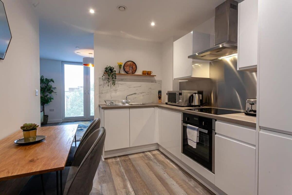 Stunning 2 Bed Flat 5Min To Old Trafford Stadium Manchester Ngoại thất bức ảnh