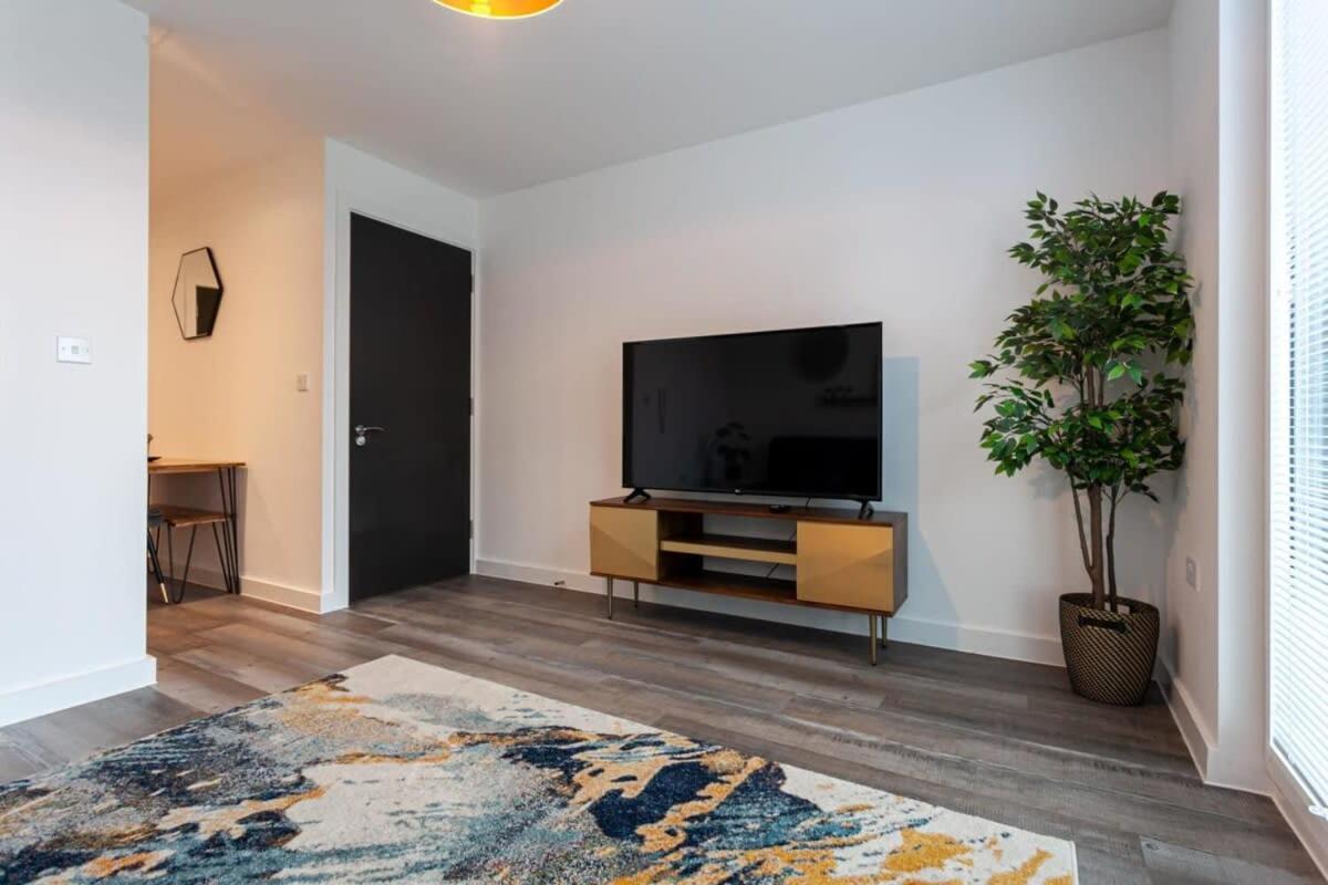 Stunning 2 Bed Flat 5Min To Old Trafford Stadium Manchester Ngoại thất bức ảnh