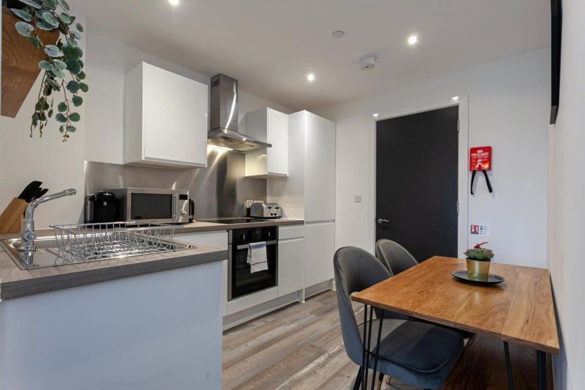 Stunning 2 Bed Flat 5Min To Old Trafford Stadium Manchester Ngoại thất bức ảnh