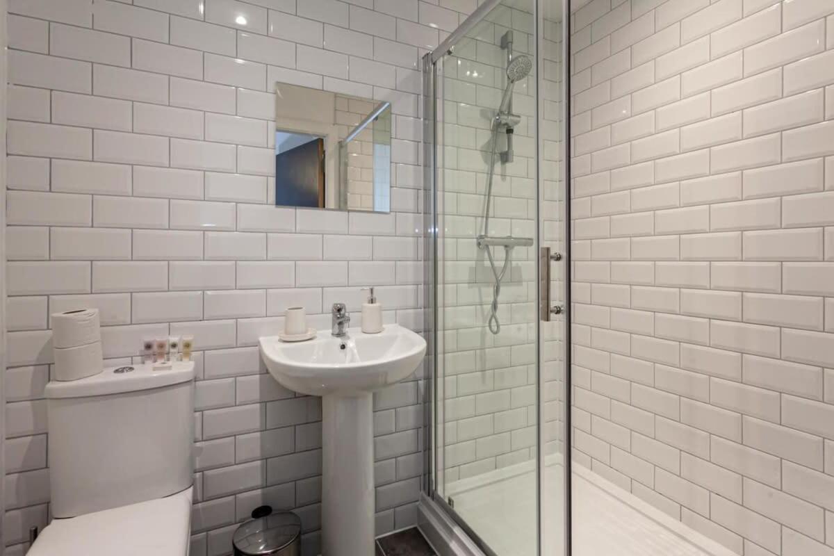 Stunning 2 Bed Flat 5Min To Old Trafford Stadium Manchester Ngoại thất bức ảnh